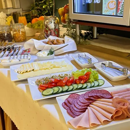 Boho I Restauracja أوستروف فيلكابورسكي