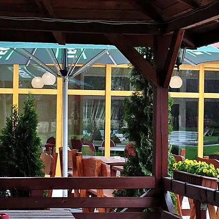Boho I Restauracja أوستروف فيلكابورسكي