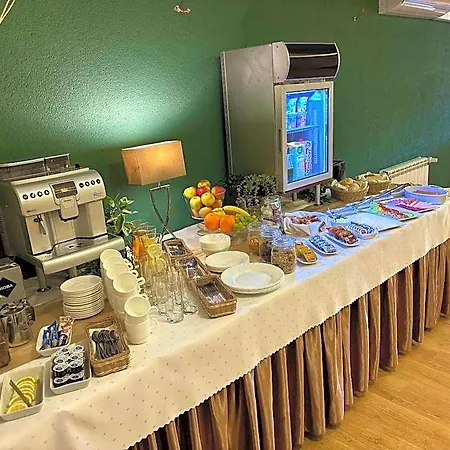 Boho I Restauracja أوستروف فيلكابورسكي