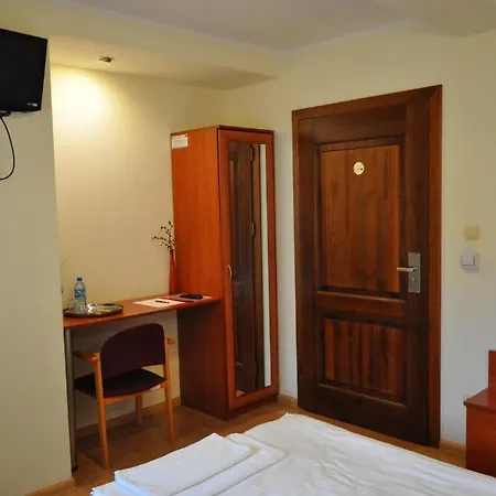 Boho I Restauracja فندق أوستروف فيلكابورسكي